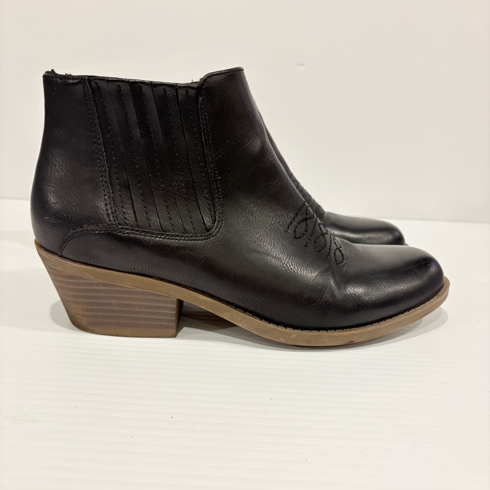 FRYE AND CO. Jude Stalked Heel Black Faux Leather Western Ankle Booties Sz10